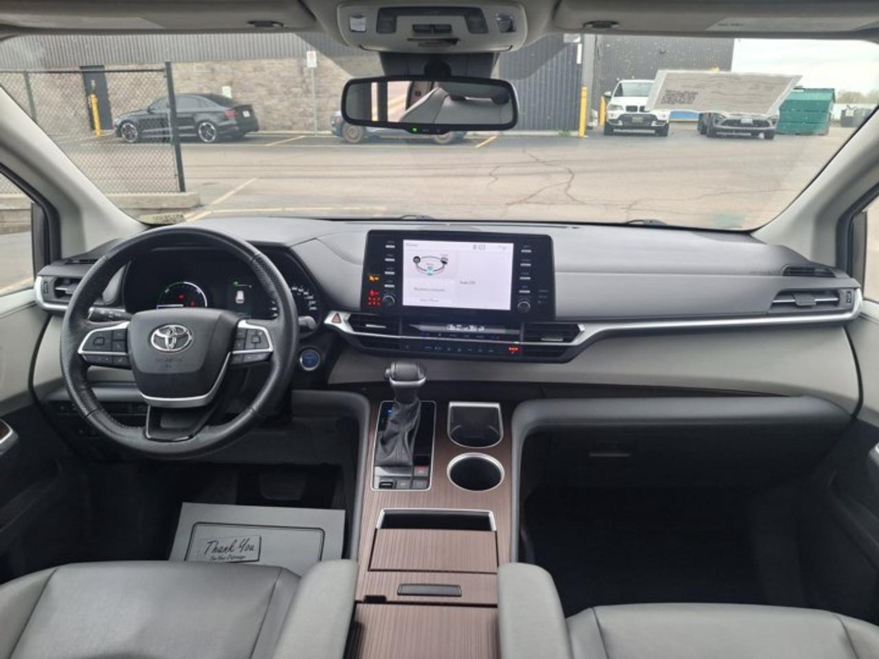 2022 Toyota Sienna XLE | Leather | Sunroof | Heated Wheel + Seats | Power Sliding Doors + Hatch | CarPlay and More ! Photo
