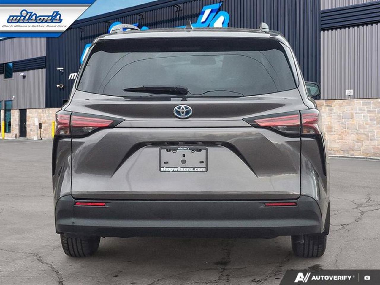 2022 Toyota Sienna XLE | Leather | Sunroof | Heated Wheel + Seats | Power Sliding Doors + Hatch | CarPlay and More ! Photo3