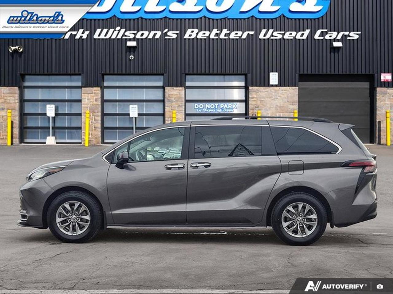 2022 Toyota Sienna XLE | Leather | Sunroof | Heated Wheel + Seats | Power Sliding Doors + Hatch | CarPlay and More ! Photo