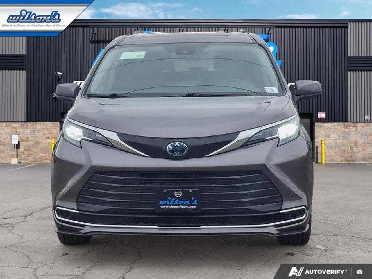 2022 Toyota Sienna XLE | Leather | Sunroof | Heated Wheel + Seats | Power Sliding Doors + Hatch | CarPlay and More ! Photo