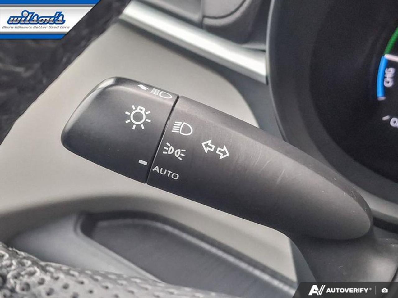 2022 Toyota Sienna XLE | Leather | Sunroof | Heated Wheel + Seats | Power Sliding Doors + Hatch | CarPlay and More ! Photo