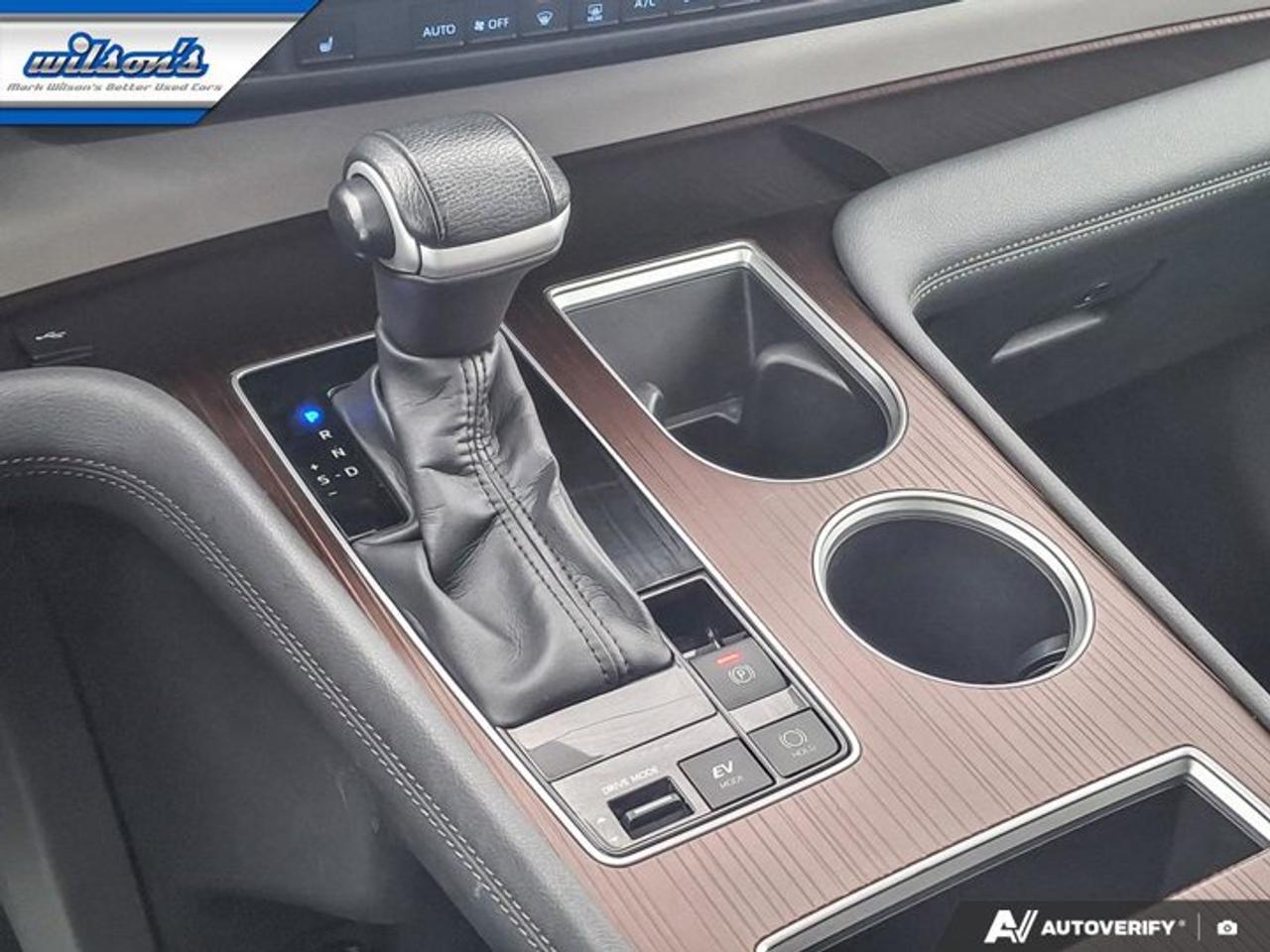 2022 Toyota Sienna XLE | Leather | Sunroof | Heated Wheel + Seats | Power Sliding Doors + Hatch | CarPlay and More ! Photo