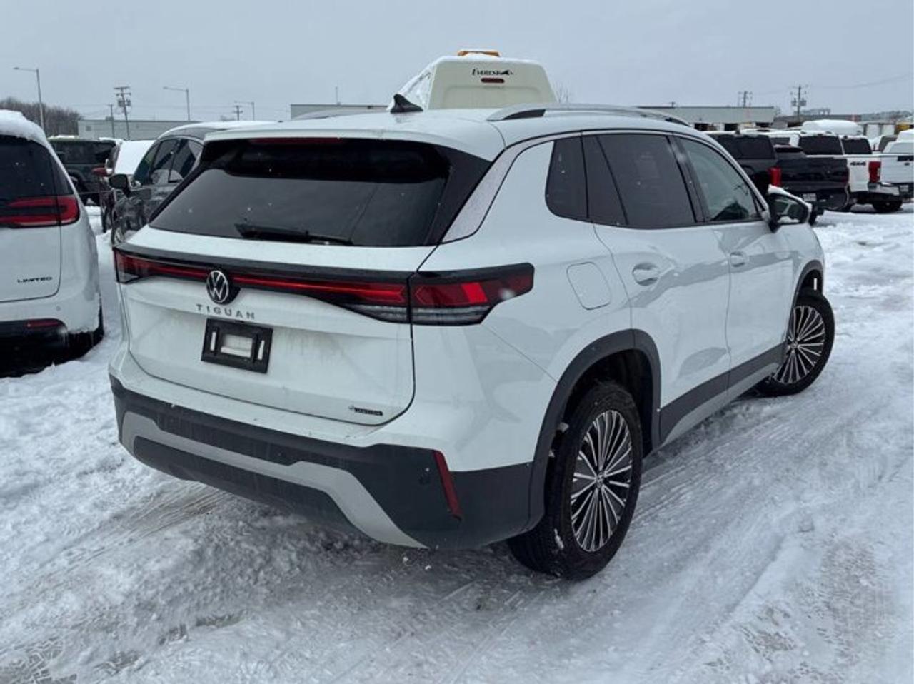 2026 Volkswagen Tiguan Comfortline AWD | Leather | Heated Seats | Remote Start | Wireless Carplay + Android Auto and More ! Photo