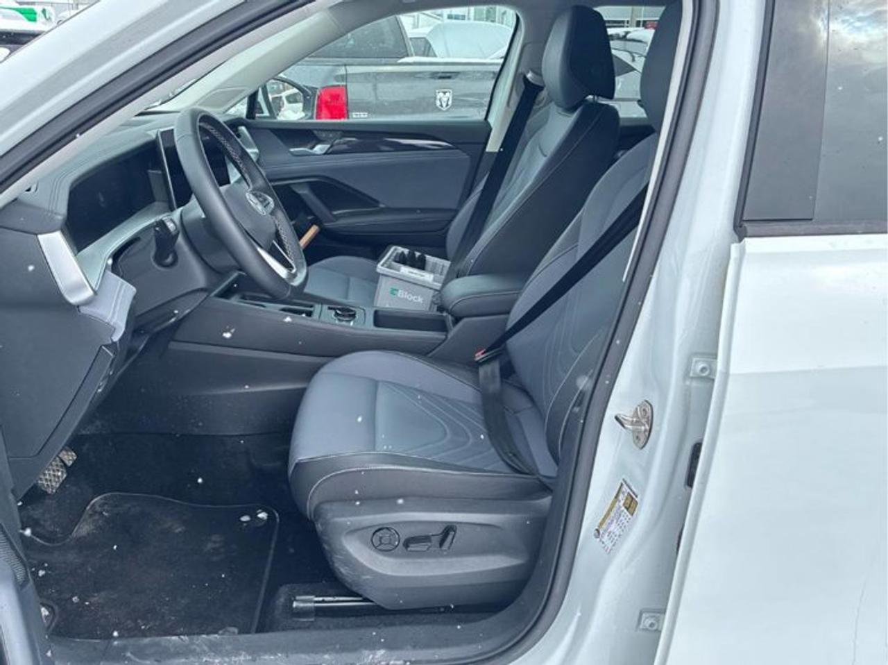 2026 Volkswagen Tiguan Comfortline AWD | Leather | Heated Seats | Remote Start | Wireless Carplay + Android Auto and More ! Photo