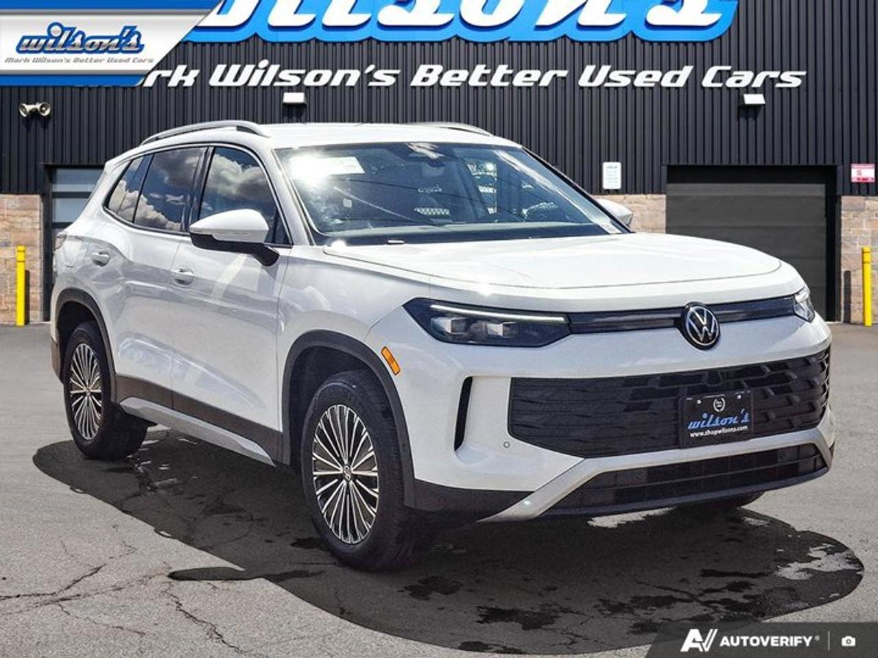 2026 Volkswagen Tiguan Comfortline AWD | Leather | Heated Seats | Remote Start | Wireless Carplay + Android Auto and More ! Photo