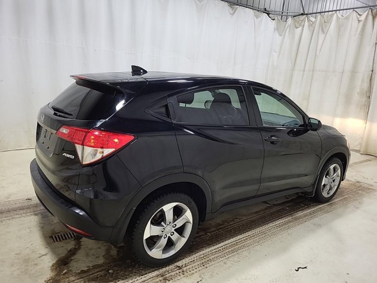2021 Honda HR-V LX AWD | Heated Seats | Adaptive Cruise | Bluetooth | Rear Cam | Alloy Wheels | and More ! Photo2