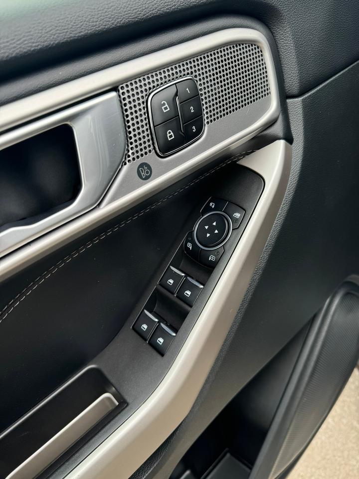 2023 Ford Explorer Limited 4WD Photo