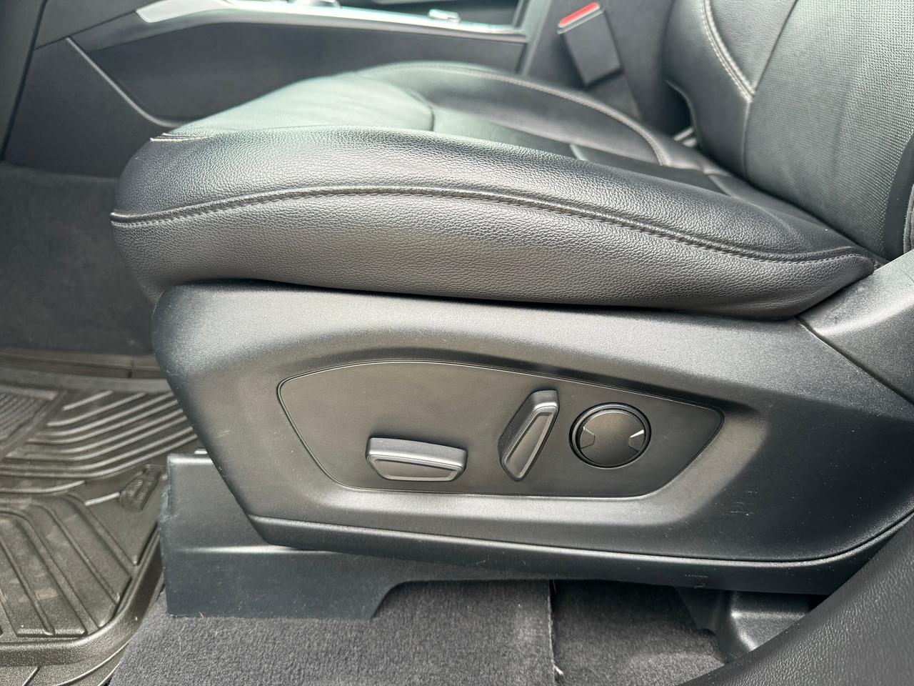 2023 Ford Explorer Limited 4WD Photo