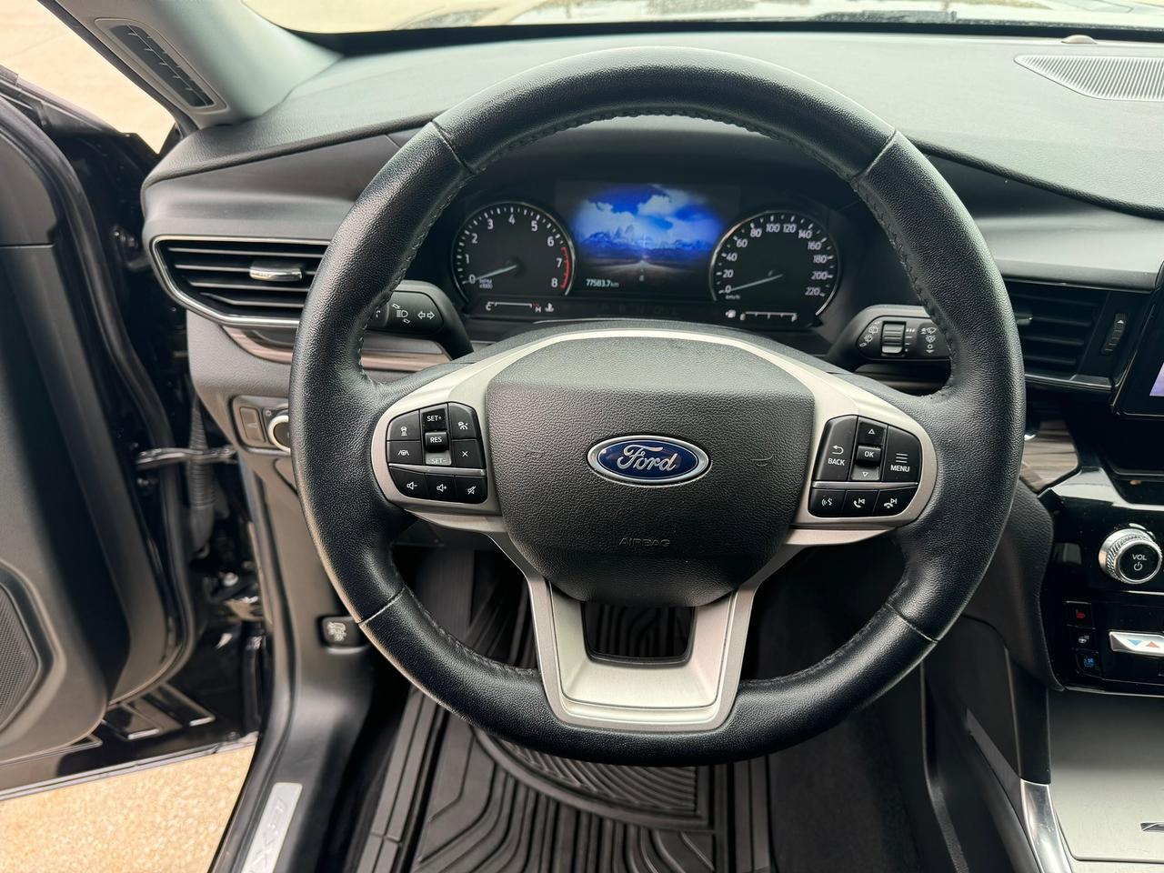 2023 Ford Explorer Limited 4WD Photo