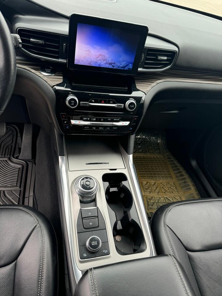 2023 Ford Explorer Limited 4WD Photo