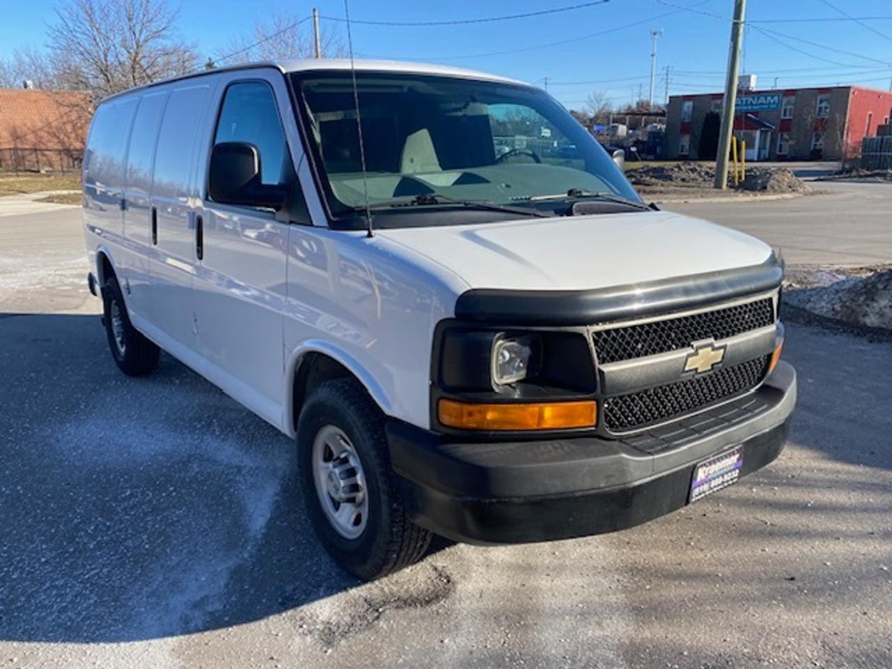 2014 Chevrolet Express Cargo Van RWD 2500 135" Photo3