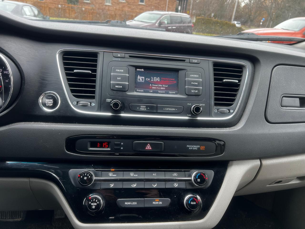 2016 Kia Sedona LX - Photo #18