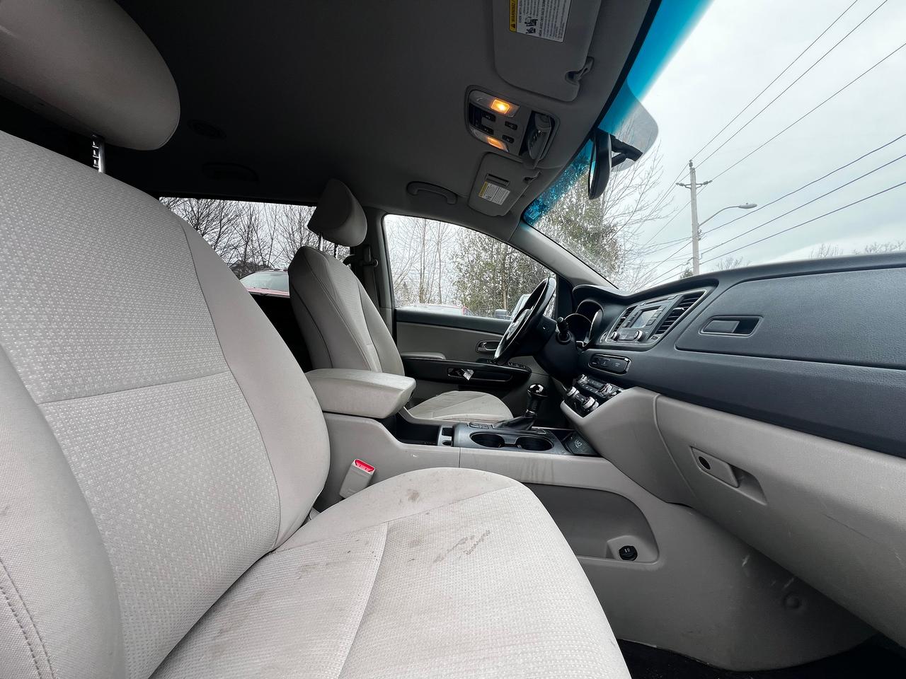 2016 Kia Sedona LX - Photo #11