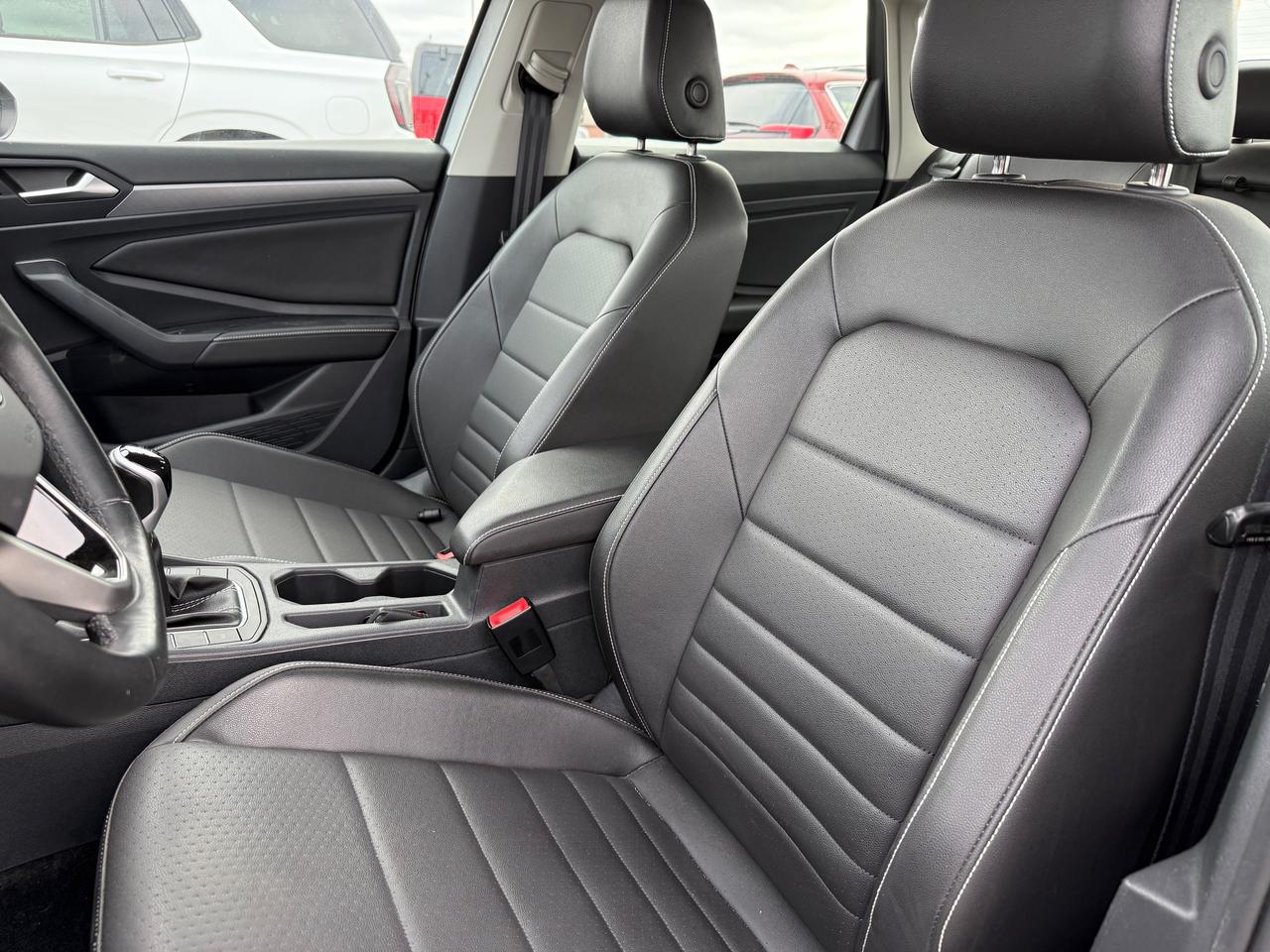 2024 Volkswagen Jetta Comfortline 6-Speed Manual! Leather! Photo