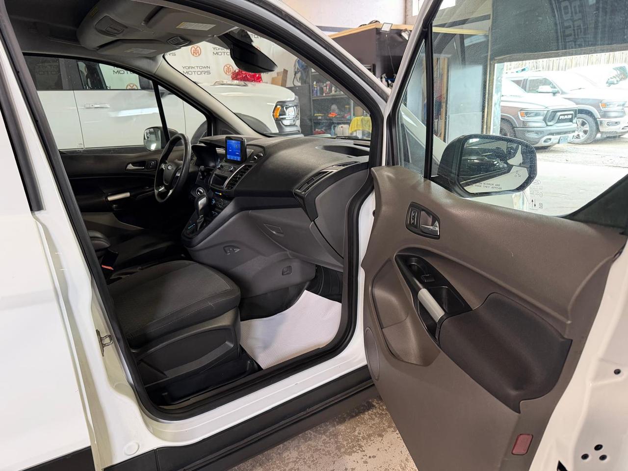2021 Ford Transit Connect XLT | 4 CYL Photo4