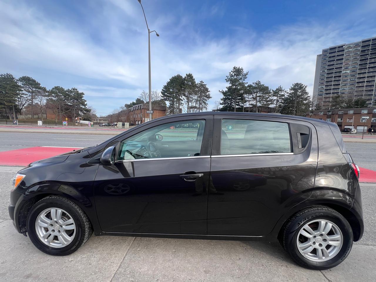 2015 Chevrolet Sonic EXTRA CLEAN-BACK CAM-BLUETOOTH Photo3