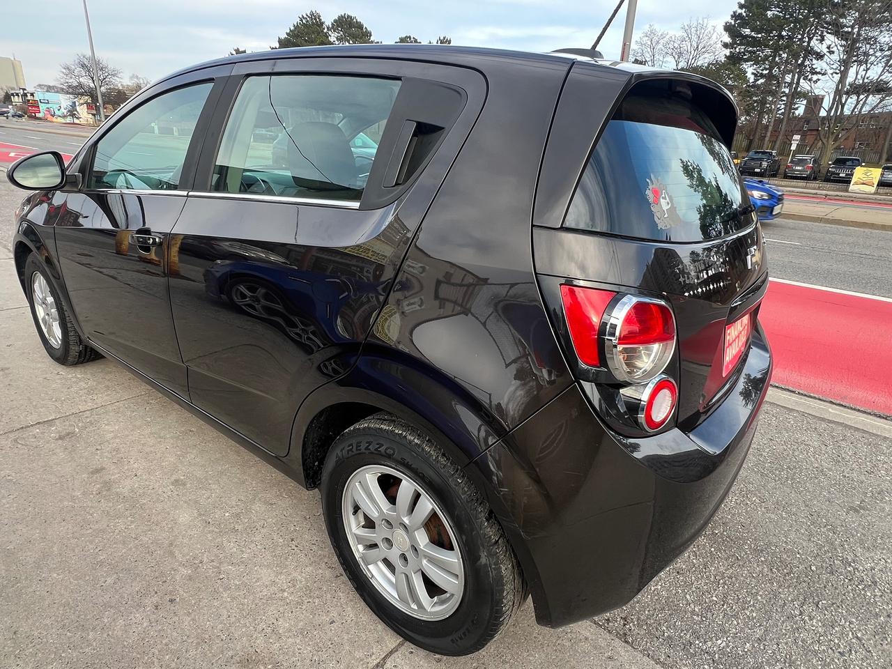2015 Chevrolet Sonic EXTRA CLEAN-BACK CAM-BLUETOOTH Photo4