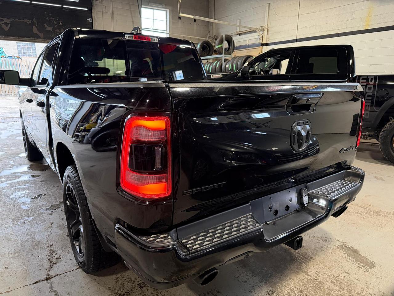 2019 RAM 1500 SPORT Photo3