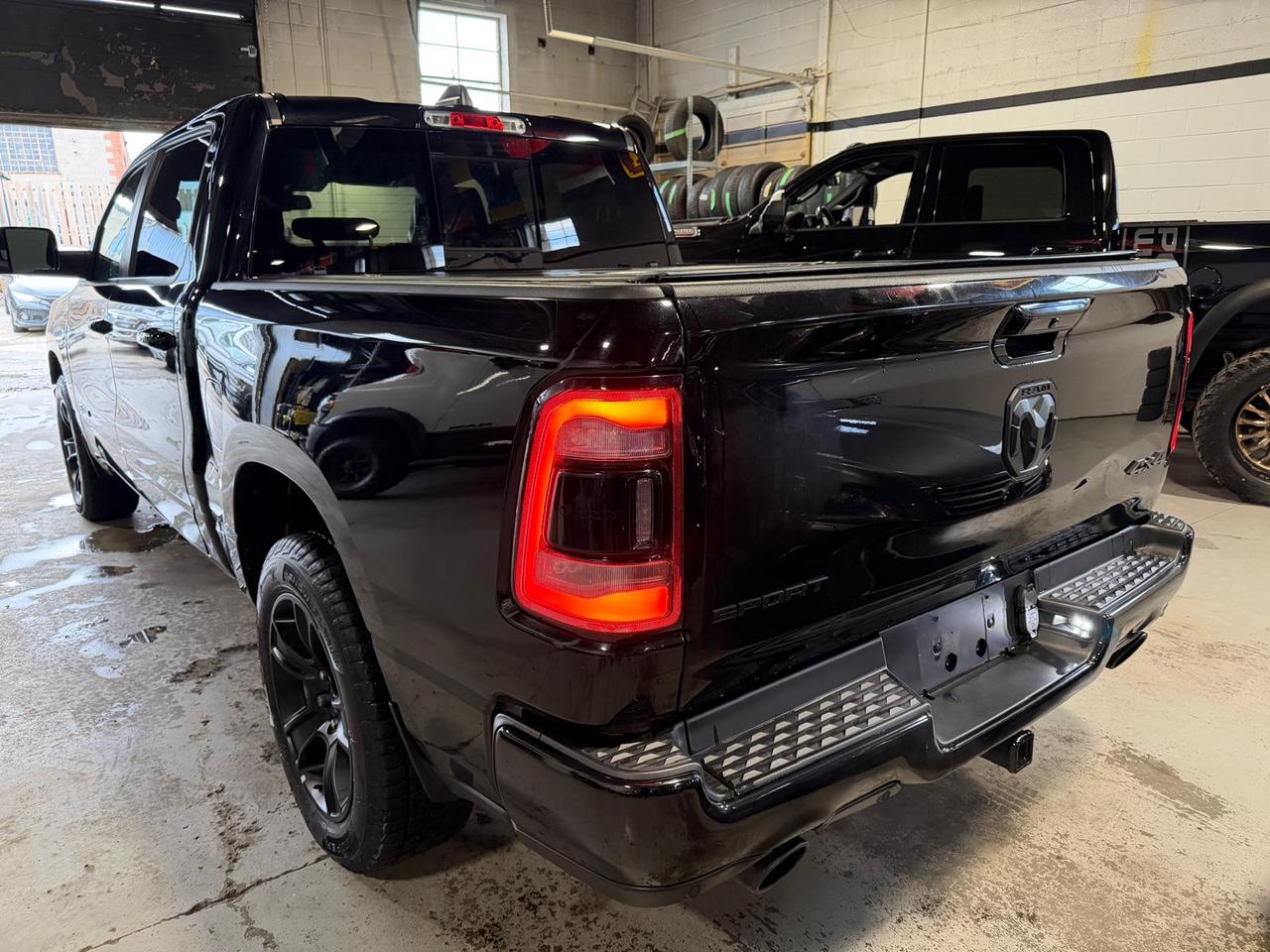 2019 RAM 1500 SPORT Photo4