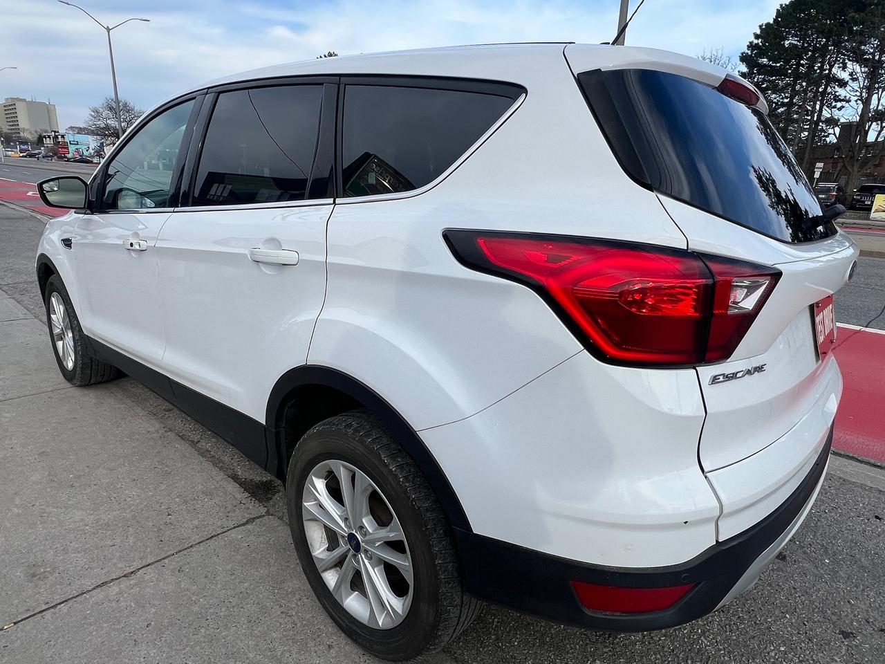 2019 Ford Escape NAV-BACK CAM-BLUETOOTH-HEATED SEATS Photo4