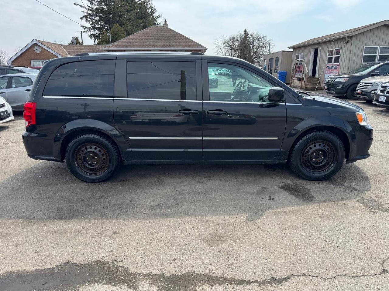 2015 Dodge Grand Caravan CREW PLUS, ONLY 113KMS, LEATHER, SUNROOF, DVD Photo