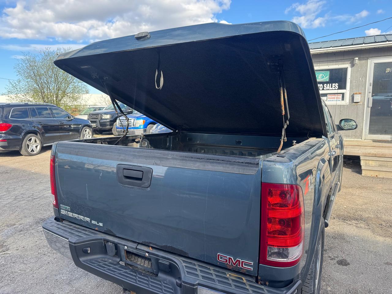 2011 GMC Sierra 1500 SLE Photo