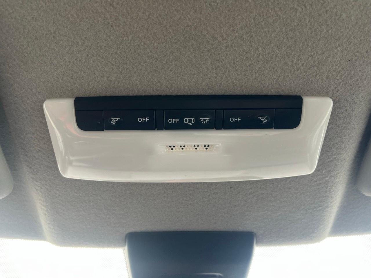 2023 Nissan Kicks SR FWD Photo