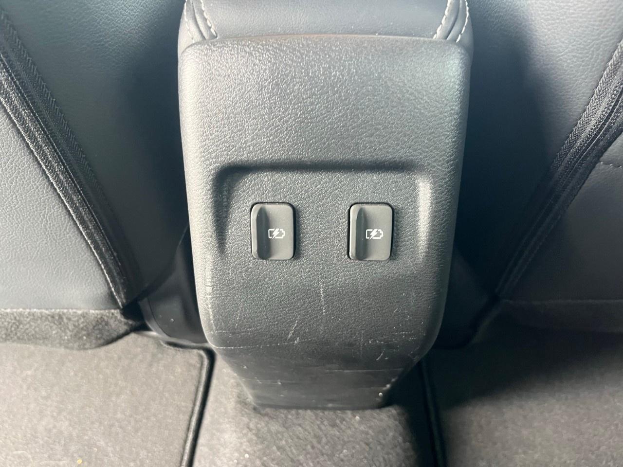 2023 Nissan Kicks SR FWD Photo