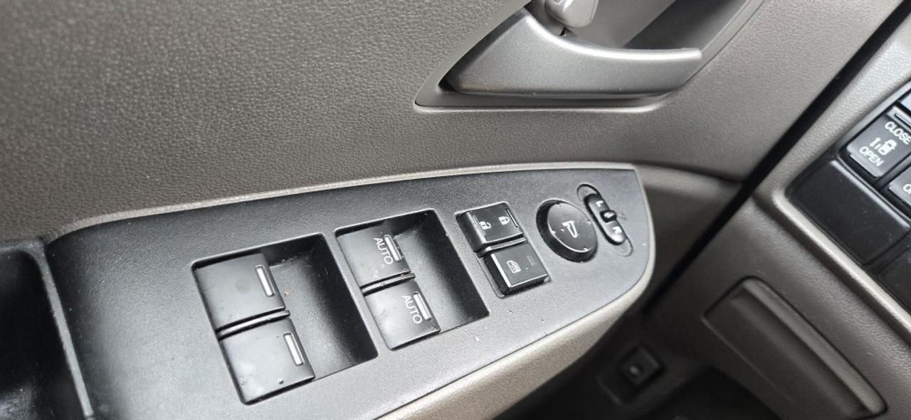 2012 Honda Odyssey EX-L Passenger Van Automatic Photo