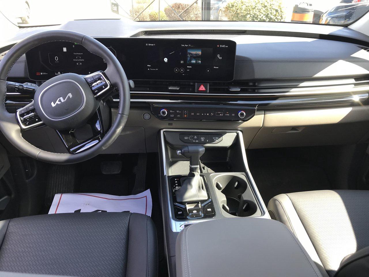2026 Kia Carnival SX Pkg. Photo