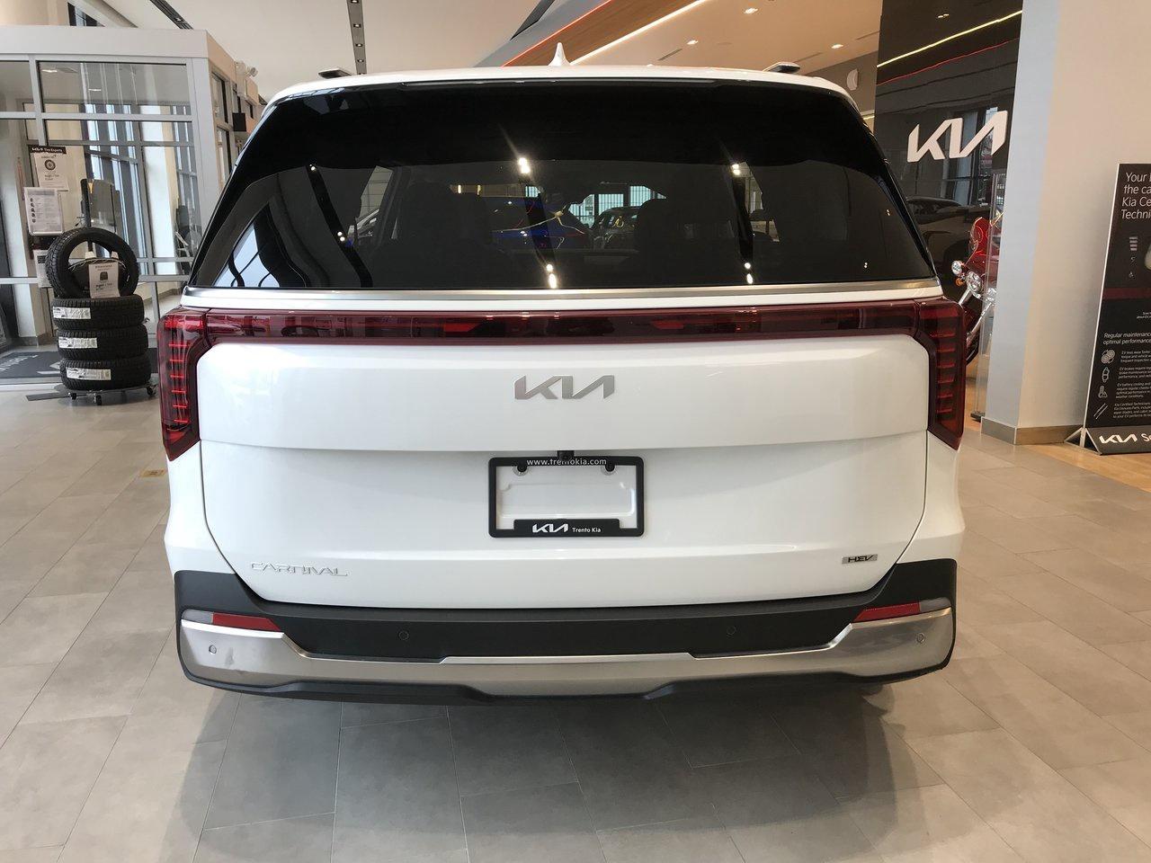 2026 Kia Carnival Hybrid EX HEV   Side Steps   7Yr/140K Warranty Included Photo