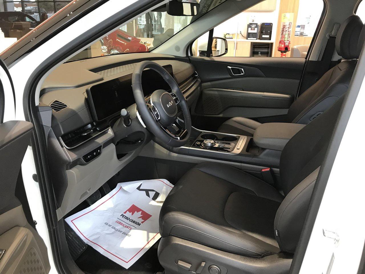 2026 Kia Carnival Hybrid EX HEV   Side Steps   7Yr/140K Warranty Included Photo