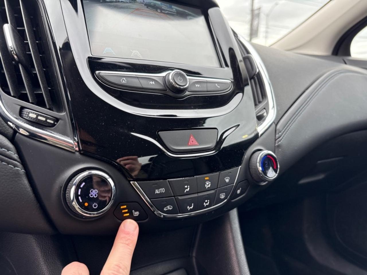 2018 Chevrolet Cruze Premier  HEATED LEATHER! Photo