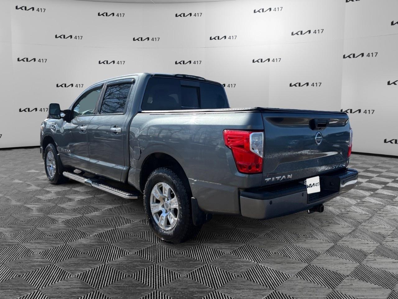 2017 Nissan Titan 4WD Crew Cab SV Photo