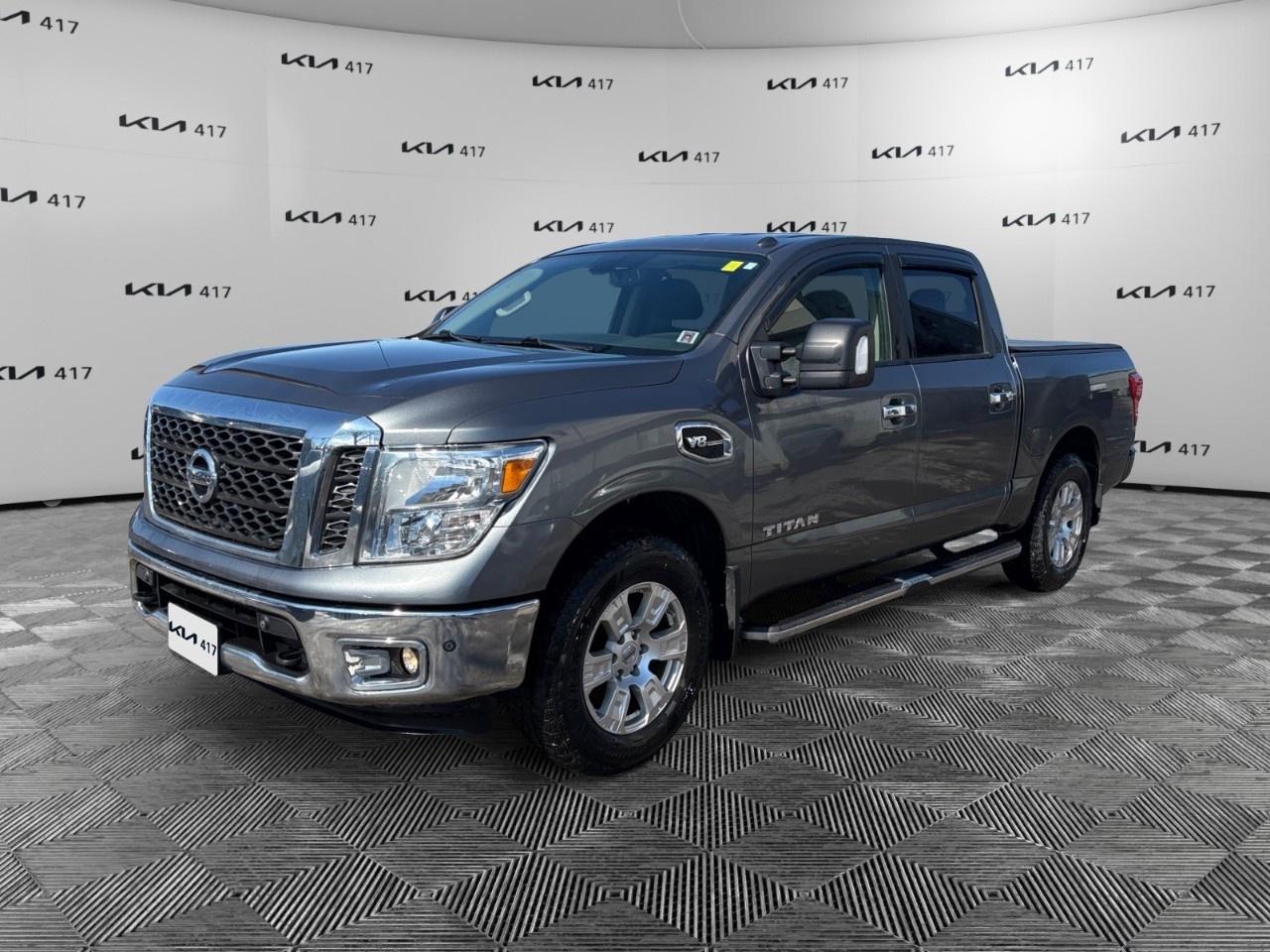 2017 Nissan Titan 4WD Crew Cab SV Photo0