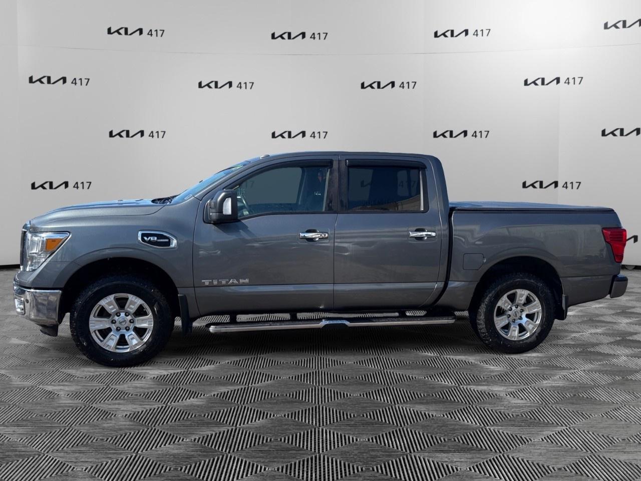 2017 Nissan Titan 4WD Crew Cab SV Photo