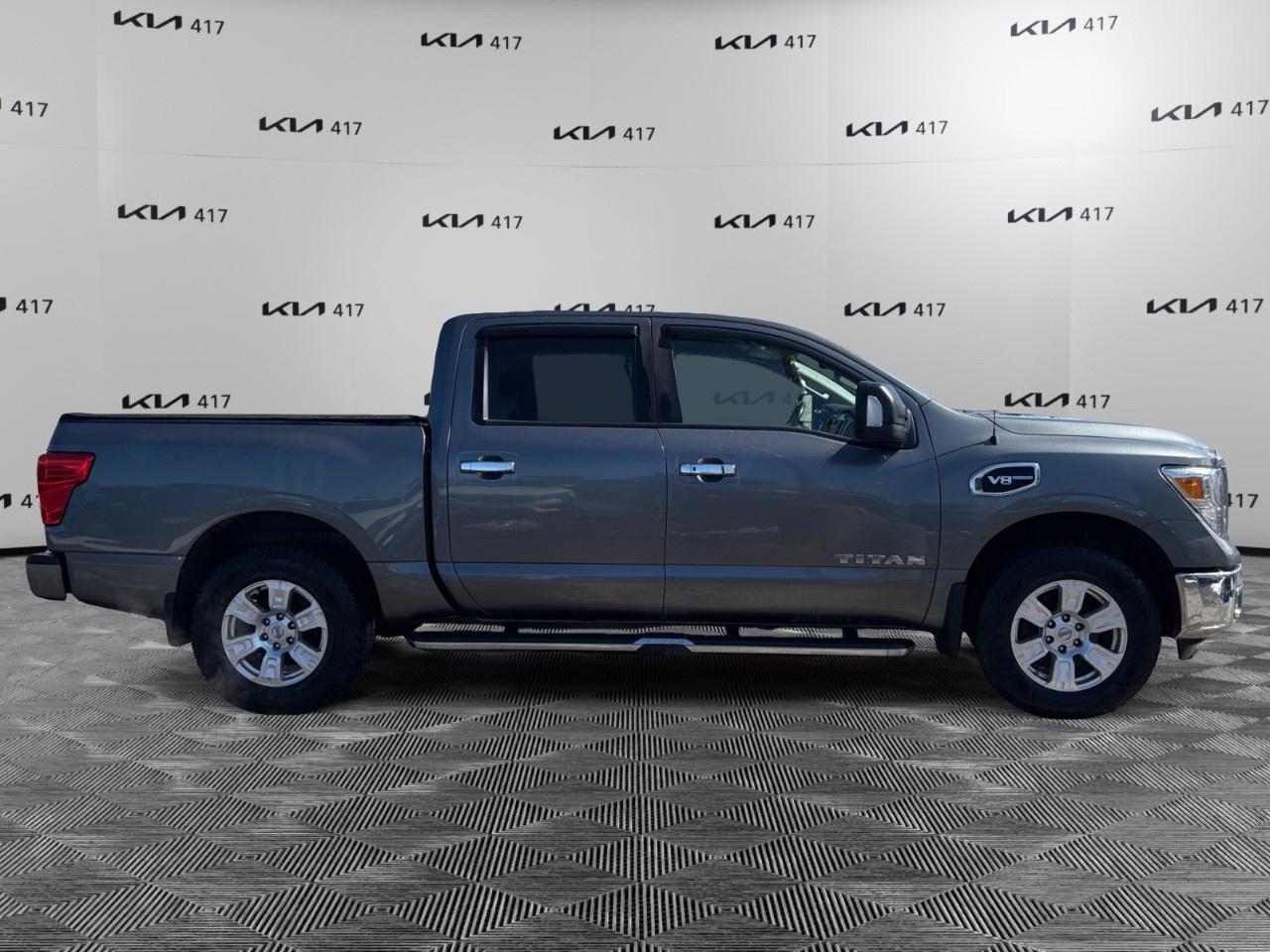 2017 Nissan Titan 4WD Crew Cab SV Photo