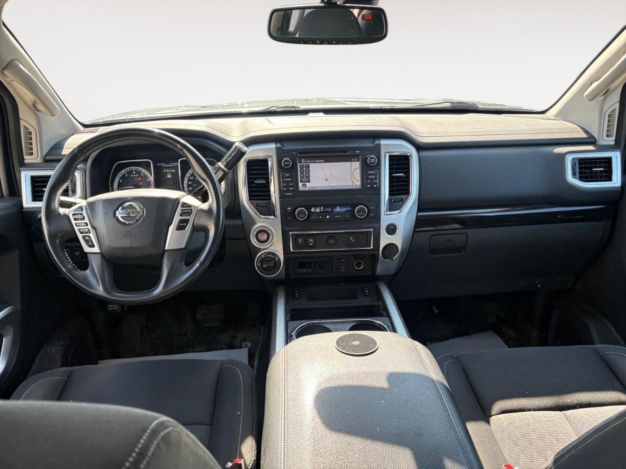 2017 Nissan Titan 4WD Crew Cab SV Photo
