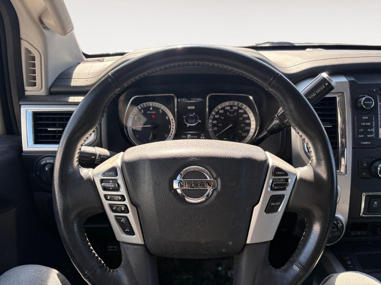 2017 Nissan Titan 4WD Crew Cab SV Photo