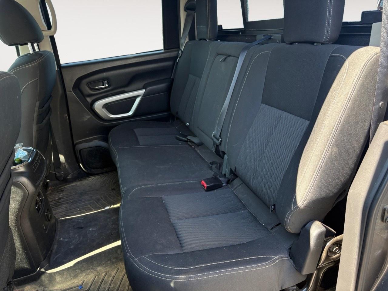 2017 Nissan Titan 4WD Crew Cab SV Photo