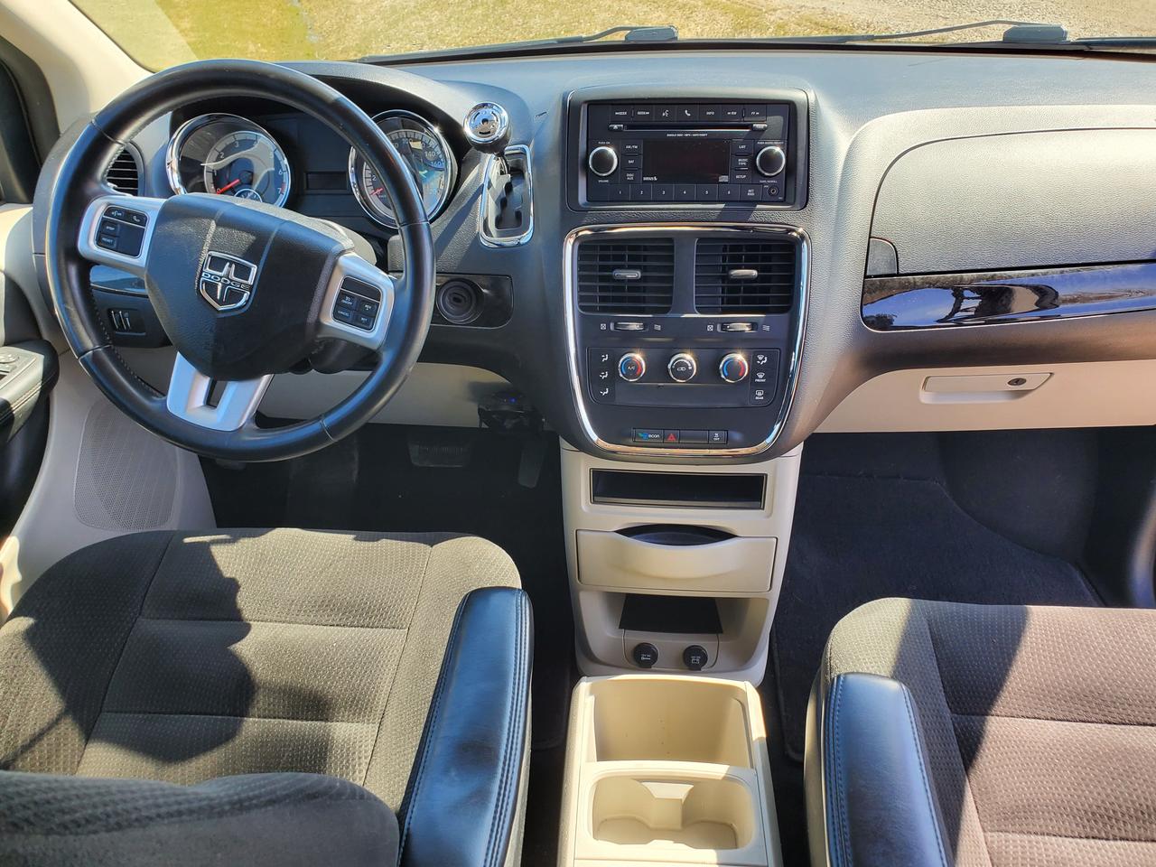 2015 Dodge Grand Caravan SXT Photo4