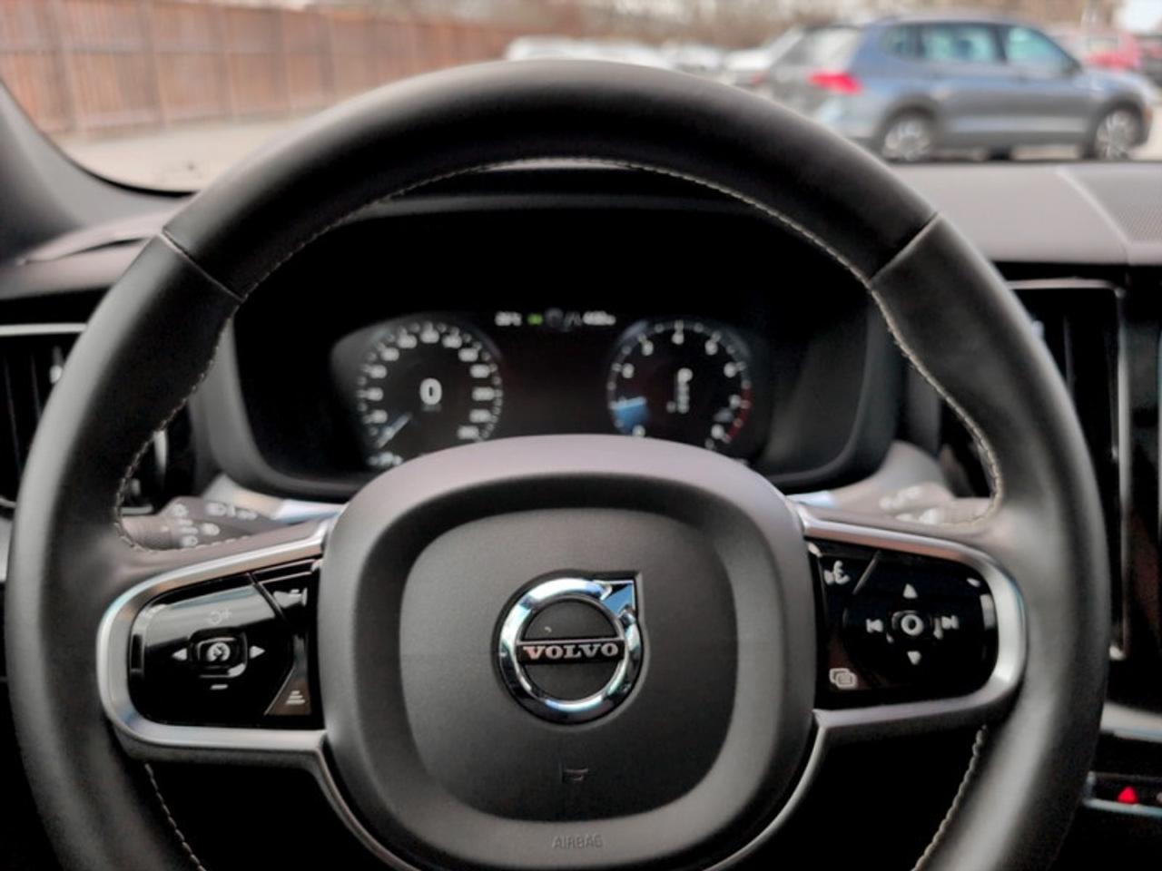2021 Volvo XC60 T6 AWD R-Design  **LOW KMS - CLEAN CF** Photo