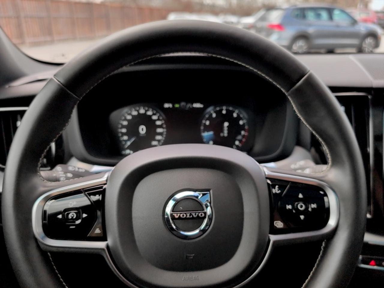 2021 Volvo XC60 T6 AWD R-Design  **LOW KMS - CLEAN CF** Photo