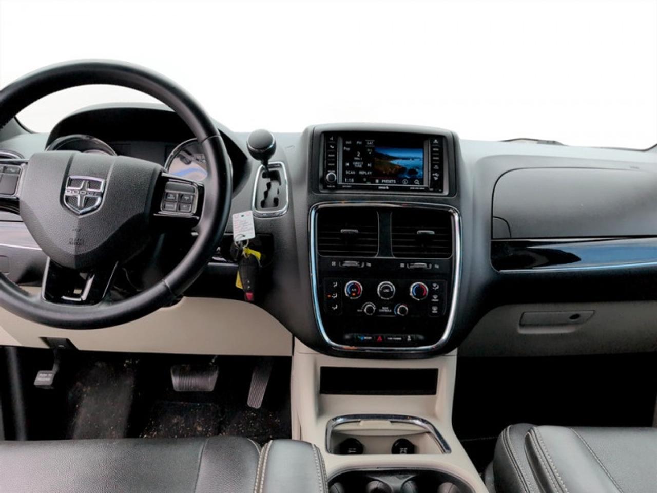 2016 Dodge Grand Caravan SXT Photo