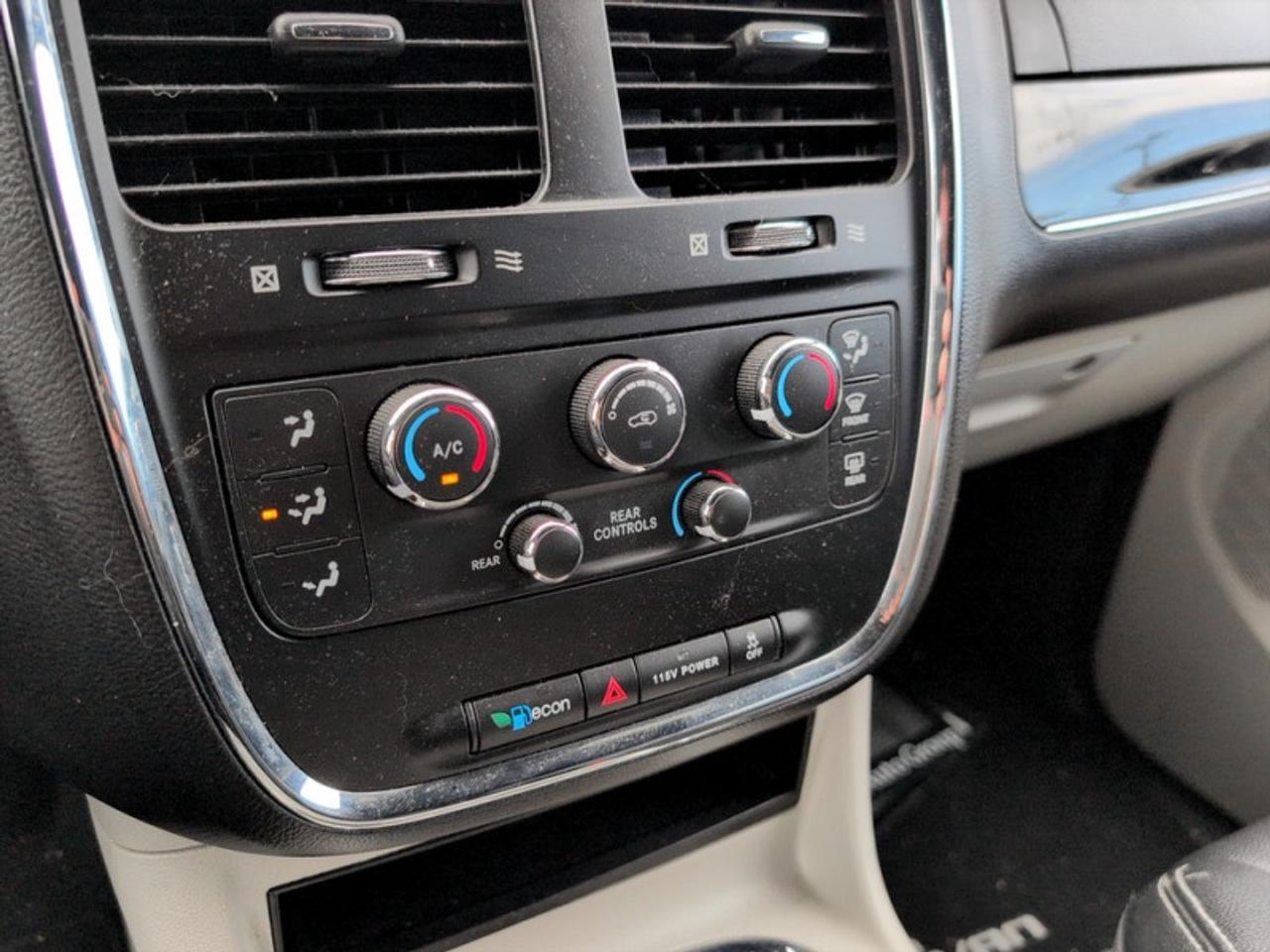 2016 Dodge Grand Caravan SXT Photo