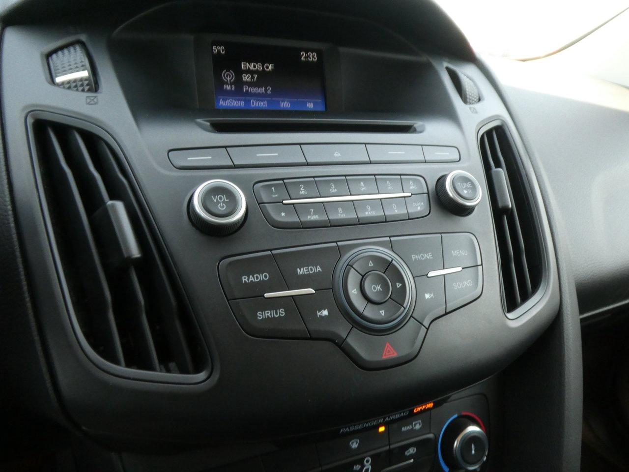 2017 Ford Focus SE | Backup Cam | Cruise Control | Photo