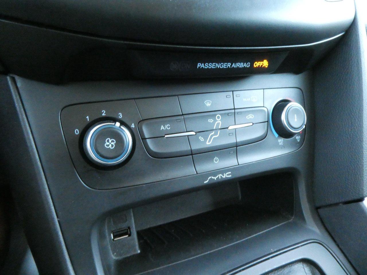 2017 Ford Focus SE | Backup Cam | Cruise Control | Photo