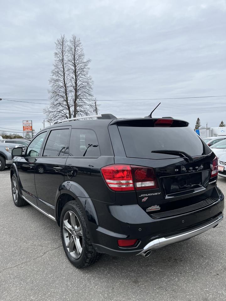 2018 Dodge Journey Crossroad Photo2