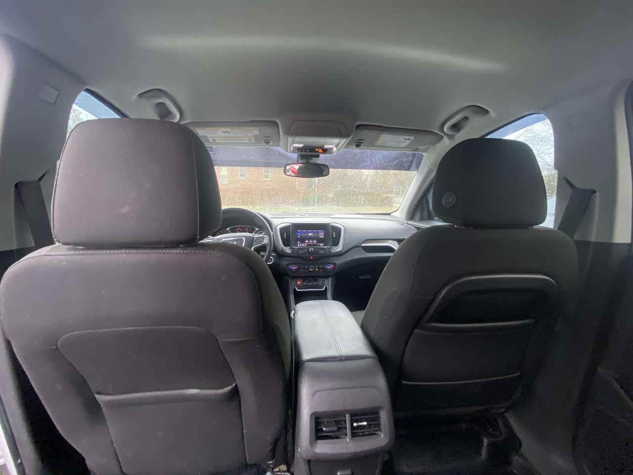 2021 GMC Terrain FWD 4DR SLE Photo2