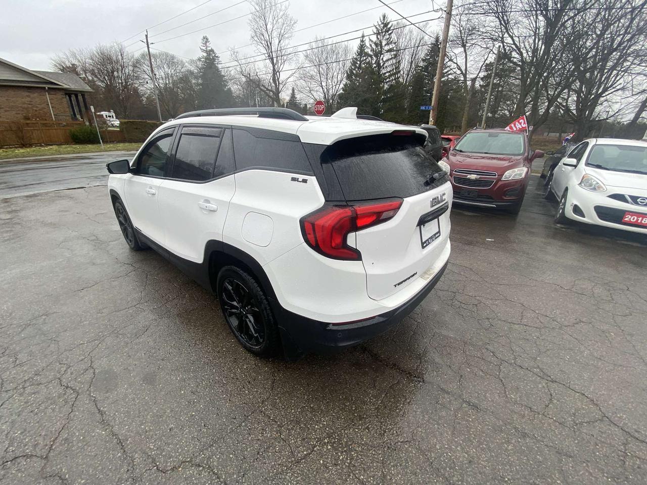 2021 GMC Terrain FWD 4DR SLE Photo